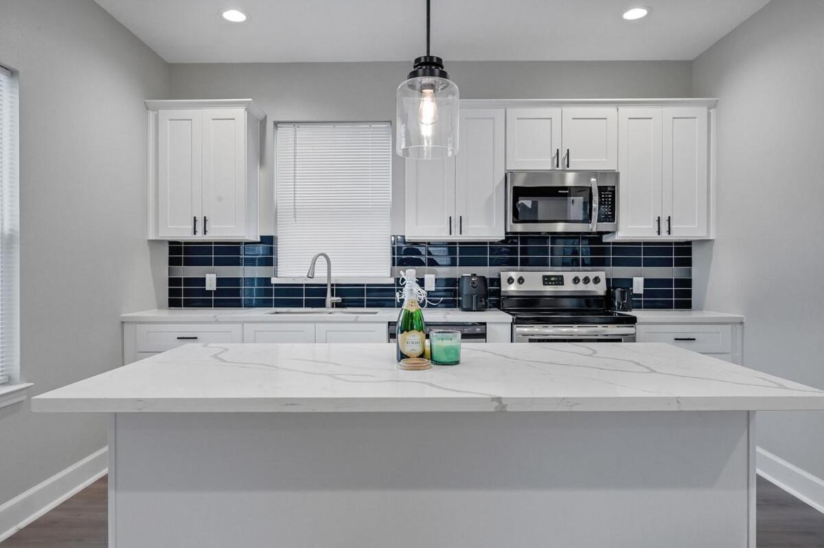 Sleeps 7 10 Min Downtown, Nrg, Med Center, Mall! Holiday home Houston