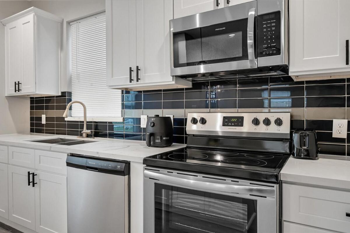 Sleeps 7 10 Min Downtown, Nrg, Med Center, Mall! * Houston